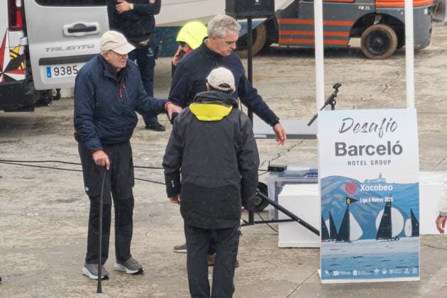 King Juan Carlos I during the arrival to port and awards ceremony on the second day of the regattas at the Club Naútico de Sanxenxo, on November 9, 2025, in Sanxenxo, Pontevedra, Galicia Spain Juan Carlos I is in the Pontevedra town of Sanxenxo to participate, during this weekend, in the regattas of the eighth series of the Spanish 6 meters League 09 NOVEMBER 2025 Elena Ferná Sanxenxo, Pontevedra, Galicia Sanxenxo, Pontevedra, Galicia Spain Copyright: xElenaxFernandezx 7089039