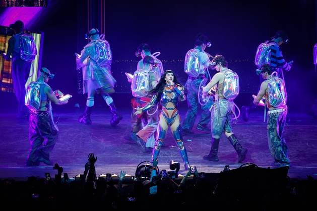 Katy Perry performs in Barcelona Singer Katy Perry during a concert at the Palau Sant Jordi, on November 9, 2025, in Barcelona, Catalonia Spain The concert is part of her tour The Lifetimes Tour 09 NOVEMBER 2025 KATY PERRY SPAIN BARCELONA CATALONIA CONCERT INTERNATIONAL TOUR ARTIST SINGER Kike Rincó Barcelona Catalunya Catalunya Catalunya Espana  Copyright: xKikexRinconx 7090318