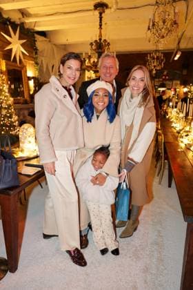 GLAMOUR GENUSS EVENT by Wildhagen Friends, L R Art gallery owner Sarah Kronsbein with host Markus Wildhagen, artist Chrystal Paris with daughter Elle and TV journalist Sarah Valentina Winkhaus Düsseldorf Wandelhalle NRW Germany
