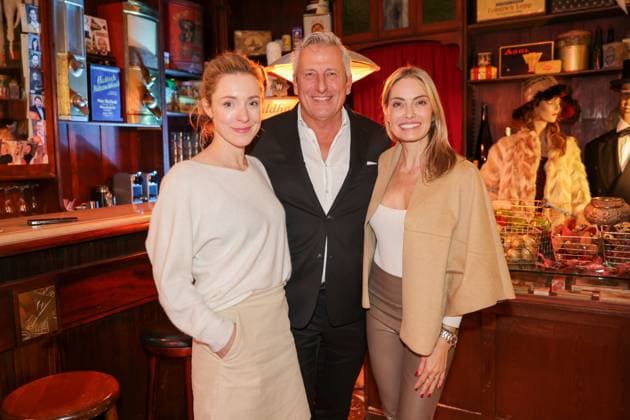 GLAMOUR GENUSS EVENT by Wildhagen Friends, hosted by Markus Wildhagen Bares für Rares with actress Friederike Linke li and TV journalist Sarah Valentina Winkhaus Düsseldorf Wandelhalle NRW Germany