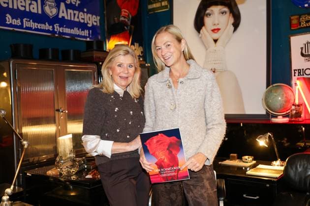 GLAMOUR GENUSS EVENT by Wildhagen Friends, Miriam Pracht with her mother Monika Pracht in the background a photograph from the DIOR advertisement from the 70s Düsseldorf Wandelhalle NRW Germany