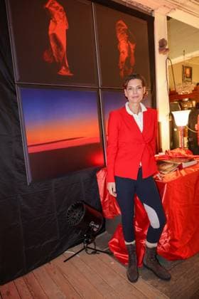 GLAMOUR GENUSS EVENT by Wildhagen Friends, art gallery owner Sarah Kronsbein in front of the art photography by Ulrich Pracht Der Schmücker Düsseldorf Wandelhalle NRW Germany
