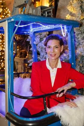 GLAMOUR GENUSS EVENT by Wildhagen Friends, Custodian Sarah Kronsbein in an antique gondola Düsseldorf Wandelhalle NRW Germany