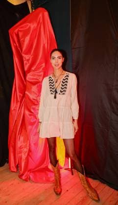 GLAMOUR GENUSS EVENT by Wildhagen Friends, model and artist Zoe Helali in front of art by Ulrich Pracht from AZZARO Werbung Düsseldorf Wandelhalle NRW Germany