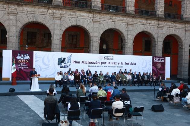 Mexican President Claudia Sheinbaum presents Michoacan for Justice and Peace plan MEXICO CITY, MEXICO - NOVEMBER 09: Mexican President Claudia Sheinbaum attends the presentation of Michoacan for Justice and Peace plan, at the National Palace, in Mexico City, Mexico on November 09, 2025. The plan was presented with the aim of tackling violence and promoting development in the state of Michoacan, following the killing of the local mayor Carlos Manzo. Daniel Cardenas Anadolu Mexico City Mexico. Editorial use only. Please get in touch for any other usage.  Copyright: x2025xAnadoluxDanielxCardenasx