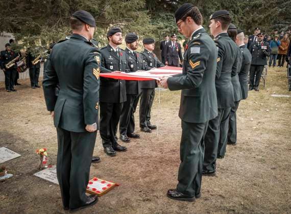 November 9, 2025, Calgary, Ab, CANADA: Members of the KingöÄÃ s Own Calgary Regiment fold a Canadian flag during a graveside ceremony honouring Cpl. Gawen Foster, who served with the 50th Canadian Infantry Battalion, Canadian Expeditionary Force, during the First World War, in Calgary, Sunday, Nov. 9, 2025. Calgary CANADA  - ZUMAc35_ 20251109_zaf_c35_031 Copyright: xJeffxMcintoshx