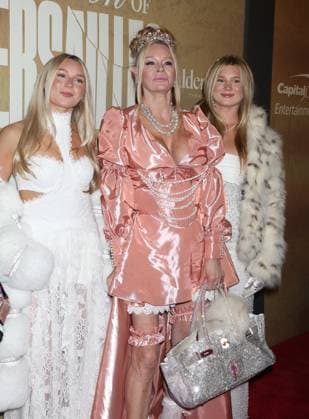 Opening night of Broadway™s ˜The Queen Of Versailles™ at the St James Theatre Featuring: Jackie Siegel, daughters Where: New York City, New York, United States When: 09 Nov 2025 Credit: Adam Nemser INSTARimages EDITORIAL USE ONLY. NOT FOR USE BY NEWSPAPERS BASED IN THE UK. Copyright: xADAMxNEMSERx instar55256663