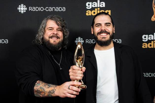 November 9, 2025, Montreal, Pq, Canada: 2Freres hold up their award for best Group of the Year, at the l ADISQ awards ceremony, in Montreal on Sunday, Nov. 9, 2025. Montreal Canada  - ZUMAc35_ 20251109_zaf_c35_081 Copyright: xChristopherxKatsarovx