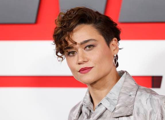 Katy O Brian arrives on the red carpet at Paramount s The Running Man New York Premiere at AMC Lincoln Square Theater on Sunday, November 9, 2025 in New York City.  NYP20251109123 JOHNxANGELILLO