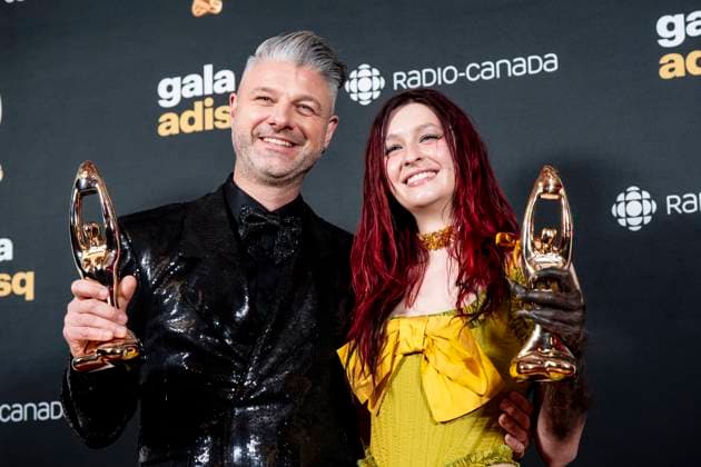 November 9, 2025, Montreal, Pq, Canada: Pierre Lapointe and Lou-Adriane Cassidy hold up their awards for Best Male Artist of the Year and Best Female Artist of the Year, at the Gala de l ADISQ awards ceremony, in Montreal on Sunday, Nov. 9, 2025. Montreal Canada  - ZUMAc35_ 20251109_zaf_c35_115 Copyright: xChristopherxKatsarovx