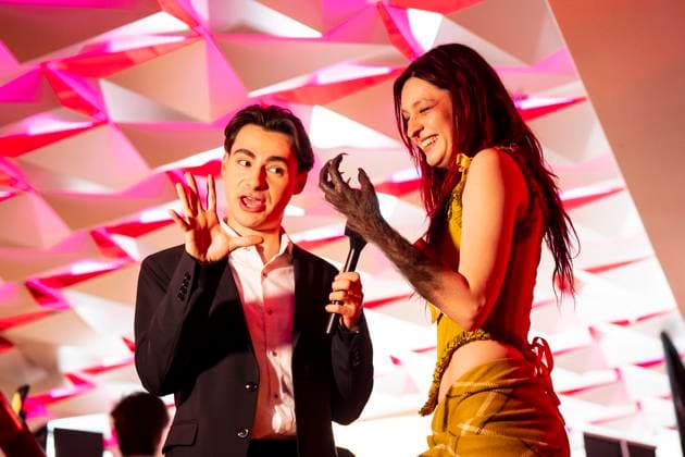 November 9, 2025, Montreal, Pq, Canada: Lou-Adriane Cassidy speaks to a reporter at the Gala de l ADISQ awards ceremony, in Montreal on Sunday, Nov. 9, 2025. Montreal Canada  - ZUMAc35_ 20251109_zaf_c35_116 Copyright: xChristopherxKatsarovx