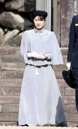 Japan s Princess Aiko Japanese Princess Aiko visits the mausoleum of Emperor Showa, her great-grandfather, at the Musashi imperial mausoleum complex in Hachioji, western Tokyo, on Nov. 10, 2025, ahead of her first official overseas trip to Laos later in the month. (Pool photo)  A14AA0005023091P