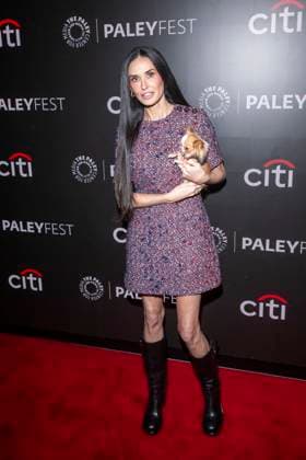 PaleyFest NY 2025: Paramount+ s Landman , New York, New York, USA - 09 Nov 2025 Demi Moore holding her dog Pilaf attends Paramount+ s Landman during PaleyFest NY 2025 at The Paley Museum. New York United States Copyright: xRonxAdarx xSOPAxImagesx _radar_paley_20251109_00656