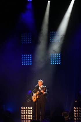 With his charming and soulful voice, the Argentinian enchanted the fans on the Ostalb Semino Rossi Over two hours of entertaining music With his charming and soulful voice, the Argentinian enchanted the fans on the Ostalb Germany, Schwaebisch Gmuend, Concress Centrum Stadtgarten, 09 11 2025 SP_GHR
