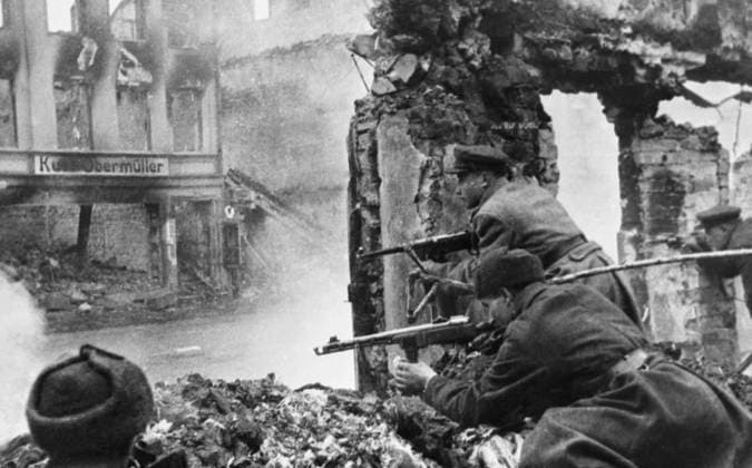 Welau, Germany. Soviet soldiers participate in street fights with Hitler s forces in house No. 5 in Market Square during the Second World War. Dmitry Chernov TASS  32422224
