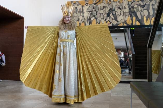 Fitting of the costume for the new Nuremberg Christkind, Nuremberg, 10 11 2025 Nora Falk was elected as the new Nuremberg Christkind in 2025 At a fitting, she appears for the first time in her traditional regalia The costume was made by the costume department of the Nuremberg State 20251110-6V2A2064-M4000