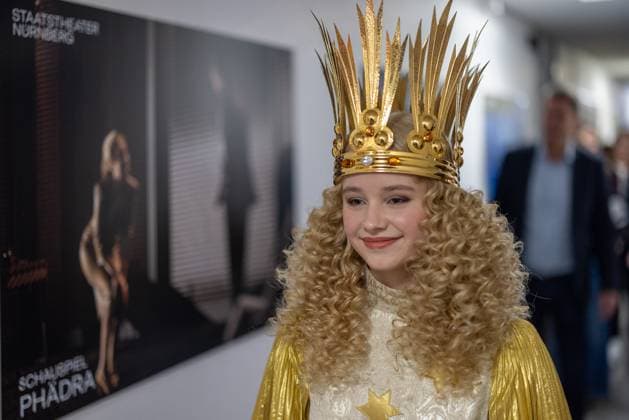 Fitting of the costume for the new Nuremberg Christkind, Nuremberg, 10 11 2025 Nora Falk was elected as the new Nuremberg Christkind in 2025 At a fitting, she appears for the first time in her traditional regalia The costume was made by the costume department of the Nuremberg State 20251110-286A2420-M4000