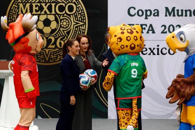 Mexican President Claudia Sheinbaum Pardo and coordinator of the 2026 FIFA World Cup preparations, Gabriela Cuevas Barron during the press conference for the announcement of the 2026 FIFA World Cup at the Los Pinos Cultural Complex. on November 10, 2025, in Mexico City, Mexico. Mexico City Mexico - ZUMAe321 20251110_zia_e321_030 Copyright: xLuisxBarronx