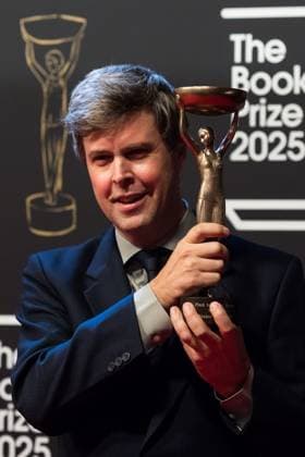 Booker Prize 2025 Award Ceremony in London LONDON, UNITED KINGDOM - NOVEMBER 10: Winner of the Booker Prize 2025 Hungarian-British author David Szalay holds the trophy as he poses during the award ceremony at Old Billingsgate in London, United Kingdom on November 10, 2025. Wiktor Szymanowicz Anadolu London United Kingdom. Editorial use only. Please get in touch for any other usage.  Copyright: x2025xAnadoluxWiktorxSzymanowiczx