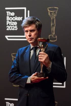 Booker Prize 2025 Award Ceremony in London LONDON, UNITED KINGDOM - NOVEMBER 10: Winner of the Booker Prize 2025 Hungarian-British author David Szalay holds the trophy as he poses during the award ceremony at Old Billingsgate in London, United Kingdom on November 10, 2025. Wiktor Szymanowicz Anadolu London United Kingdom. Editorial use only. Please get in touch for any other usage.  Copyright: x2025xAnadoluxWiktorxSzymanowiczx