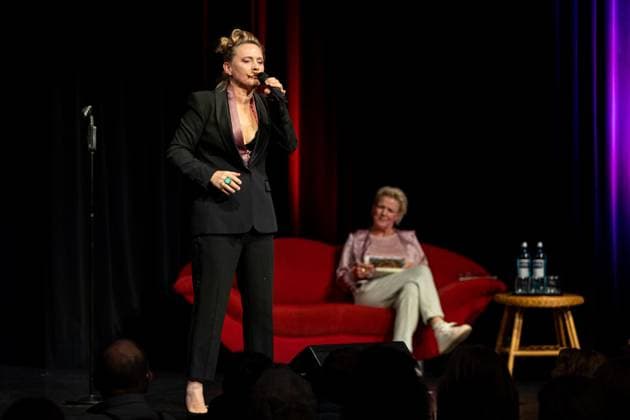 Sisters of Comedy Nachgelacht at Haus der Springmaus in Bonn 10 11 2025 Singer Peggy Sugarhill, comedian and presenter Mirja Boes Sisters of Comedy Nachgelacht, benefit show at Haus der Springmaus in Bonn Endeni Copyright: xBonn.digitalx xMarcxJohnx