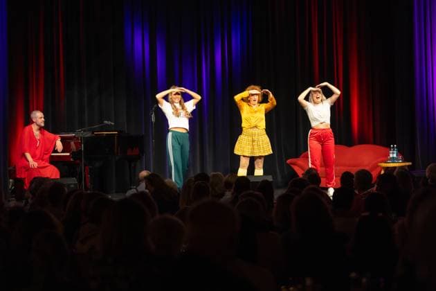 Sisters of Comedy Nachgelacht at Haus der Springmaus in Bonn 10 11 2025 Improcomedy Ensemble Mice Girls Lukas Frings, Mia Geese, Stefany Dreyer and Christina Stephan Sisters of Come Copyright: xBonn.digitalx xMarcxJohnx