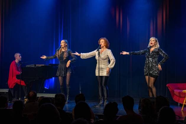 Sisters of Comedy Nachgelacht at Haus der Springmaus in Bonn 10 11 2025 Improcomedy Ensemble Mice Girls Lukas Frings, Mia Geese, Stefany Dreyer and Christina Stephan Sisters of Come Copyright: xBonn.digitalx xMarcxJohnx