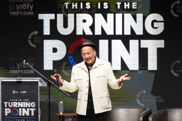 November 10, 2025, Berkeley, Ca, USA: Comedian and acto,r Rob Schneider, mimics actor Robert De Niro, after he met him at a Saturday Night Live show during the Turning Point USA tour at the UC Berkeley on Monday, Nov. 10, 2025, in Berkeley. The group was founded by late conservative activist Charlie Kirk. Berkeley USA - ZUMAj89_ 20251110_zaf_j89_025 Copyright: xPaulxKitagakixJr.x