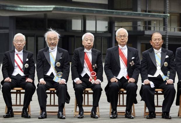 Recipients of Japanese decorations Recipients of the Grand Cordon, including former House of Councillors President Hidehisa Otsuji (C) and former Supreme Court chief justice Saburo Tokura (C,R), pose for a commemorative photo following the conferment ceremony at the Imperial Palace in Tokyo on Nov. 11, 2025.  A14AA0005026690P