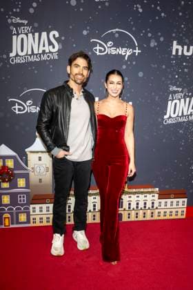 November 10, 2025, New York, United States: (L-R) Jared Haibon and Ashley Iaconetti attend Disney+ s A Very Jonas Christmas Movie New York Premiere at New York City Center. New York United States - ZUMAs197 20251110_aaa_s197_345 Copyright: xRonxAdarx