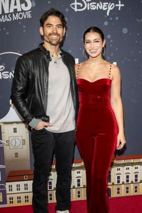November 10, 2025, New York, United States: (L-R) Jared Haibon and Ashley Iaconetti attend Disney+ s A Very Jonas Christmas Movie New York Premiere at New York City Center. New York United States - ZUMAs197 20251110_aaa_s197_358 Copyright: xRonxAdarx
