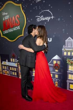 November 10, 2025, New York, United States: (L-R) Joe Jonas and Chloe Bennet attend Disney+ s A Very Jonas Christmas Movie New York Premiere at New York City Center. New York United States - ZUMAs197 20251110_aaa_s197_370 Copyright: xRonxAdarx