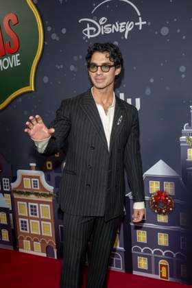 November 10, 2025, New York, United States: Joe Jonas attends Disney+ s A Very Jonas Christmas Movie New York Premiere at New York City Center. New York United States - ZUMAs197 20251110_aaa_s197_444 Copyright: xRonxAdarx