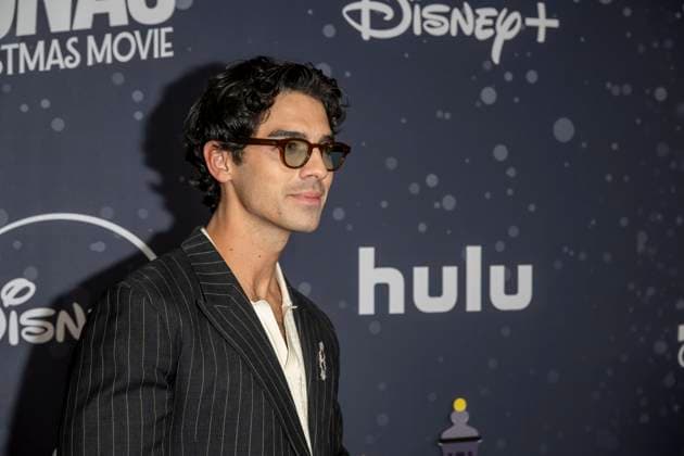 November 10, 2025, New York, United States: Joe Jonas attends Disney+ s A Very Jonas Christmas Movie New York Premiere at New York City Center. New York United States - ZUMAs197 20251110_aaa_s197_447 Copyright: xRonxAdarx