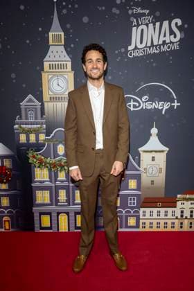 November 10, 2025, New York, United States: Spencer Berman attends Disney+ s A Very Jonas Christmas Movie New York Premiere at New York City Center. New York United States - ZUMAs197 20251110_aaa_s197_448 Copyright: xRonxAdarx
