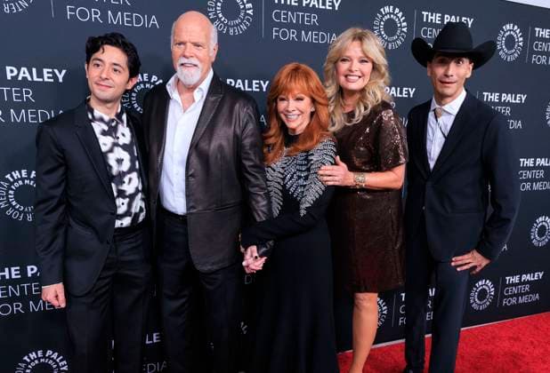 November 10, 2025, Beverly Hills, California, USA: Pablo Castelblanco, Rex Linn, Reba McEntire, Melissa Peterman and Tokala Black Elk on the red carpet of the 2025 Paley Honors Fall Gala held on Monday November 10, 2025 at the Hilton Hotel in Beverly Hills, California. JAVIER ROJAS PI Beverly Hills USA - ZUMAp124 20251110_zaa_p124_029 Copyright: xJavierxRojasx