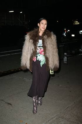Celebrities arrive for CVFF Vogue Dinner Featuring: Eva Chen Where: New York City, New York, United States When: 10 Nov 2025 Credit: Elder Ordonez INSTARimages EDITORIAL USE ONLY. NOT FOR USE BY NEWSPAPERS BASED IN THE UK. Copyright: xx instar55259104