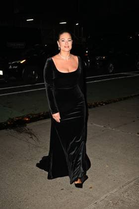 Celebrities arrive for CVFF Vogue Dinner Featuring: Ashley Graham Where: New York City, New York, United States When: 10 Nov 2025 Credit: Elder Ordonez INSTARimages EDITORIAL USE ONLY. NOT FOR USE BY NEWSPAPERS BASED IN THE UK. Copyright: xx instar55259114