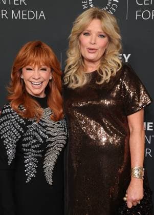 10 November 2025 - Beverly Hills, California - Reba McEntire, Melissa Peterman. The 2025 Annual Paley Honors Fall Gala held at The Beverly Hilton. Beverly Hills USA - ZUMAa123 20251110_zaa_a123_007 Copyright: xADx