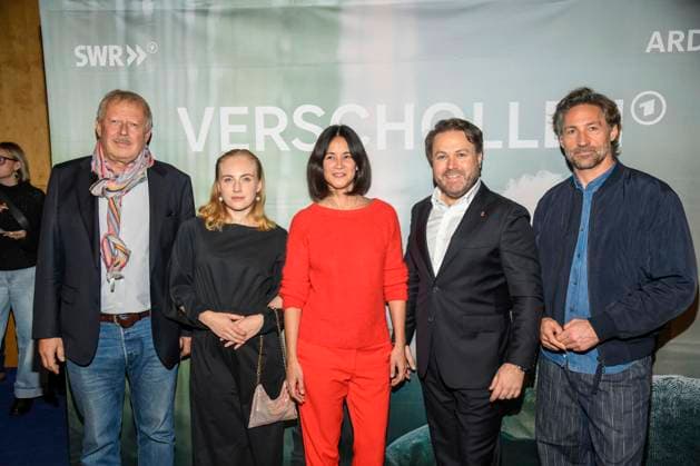 abb Verschollen Axel Milberg, Elisa Schlott, Luka Omoto, Daniel Harrich and Benjamin Sadler Actors at the preview of the new investigative ARD feature film VERSCHOLLEN by writer director Daniel Harrich at ARD Hauptstadtstudio on 10 11 2025 in Berlin Berlin Germany
