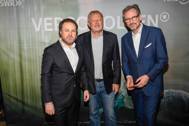 abb Verschollen Daniel Harrich author Axel Milberg and Eckart von Hirschhausen presenter actor at the preview of the new investigative ARD feature film VERSCHOLLEN by author director Daniel Harrich at the ARD Hauptstadtstudio on 10 11 2025 in Berlin Berlin Germany