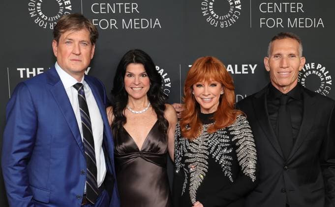 10 November 2025 - Beverly Hills, California - Bill Lawrence, Maureen J. Reidy, Reba McEntire, Ynon Kreiz. The 2025 Annual Paley Honors Fall Gala held at The Beverly Hilton. Beverly Hills USA - ZUMAa123 20251110_zaa_a123_078 Copyright: xADx