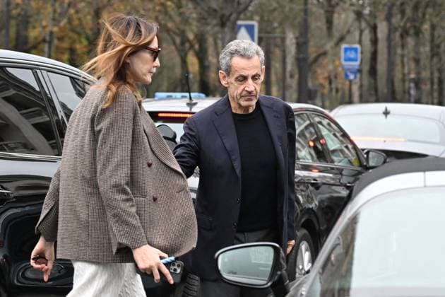 Nicolas Sarkozy et sa femme Carla Bruni vont déjeuner au restaurant Le Flandrin à Paris le lendemain de la sortie de prison de lancien président le 11 novembre 2025 Nicolas Sarkozy and his wife Carla Bruni will have lunch at Le Flandrin restaurant in Paris the day after the former president s release from prison on 11 November 2025 Paris France  Copyright: xAgencex xBestimagexAgencex xBestimagex