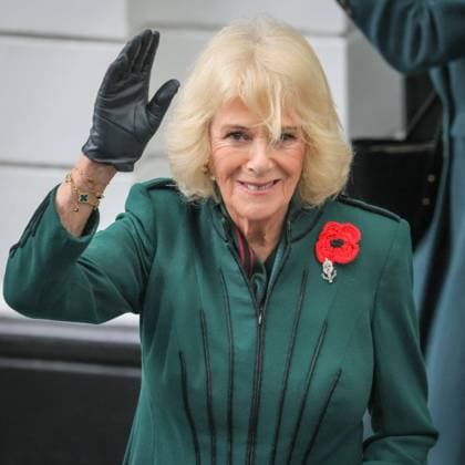 Queen Camilla joins Poppies for Paddington Commemoration at Paddiongton Station on Armistice Day, London, UK London, UK. 11th Nov, 2025. Her Majesty smiles and waves at members of the public. Queen Camilla arrives by Train into Paddington Station and joins Poppies for Paddington the Commemorations on Armistice Day. Poppies to Paddington is an annual commemoration. Poppy wreaths from around the GWR network are collected by designate trains, arriving into Paddington station before 1100, followed by a 2 minute silence and commemorative proceedings., Credit:Imageplotter Avalon  Copyright: xImageplotterx xAvalonx 1051817444