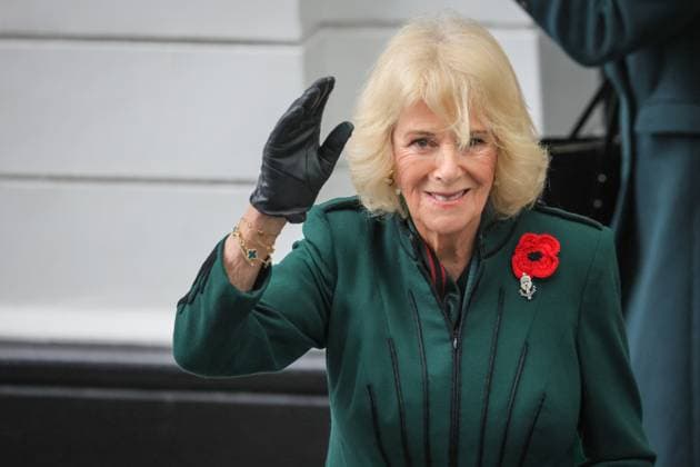Queen Camilla joins Poppies for Paddington Commemoration at Paddiongton Station on Armistice Day, London, UK London, UK. 11th Nov, 2025. Her Majesty smiles and waves at members of the public. Queen Camilla arrives by Train into Paddington Station and joins Poppies for Paddington the Commemorations on Armistice Day. Poppies to Paddington is an annual commemoration. Poppy wreaths from around the GWR network are collected by designate trains, arriving into Paddington station before 1100, followed by a 2 minute silence and commemorative proceedings., Credit:Imageplotter Avalon  Copyright: xImageplotterx xAvalonx 1051817450