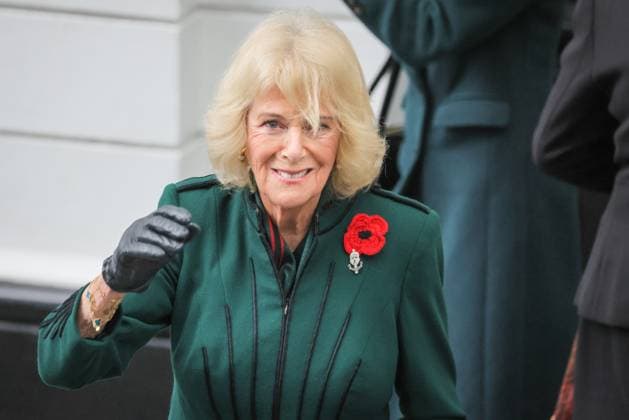 Queen Camilla joins Poppies for Paddington Commemoration at Paddiongton Station on Armistice Day, London, UK London, UK. 11th Nov, 2025. Her Majesty smiles and waves at members of the public. Queen Camilla arrives by Train into Paddington Station and joins Poppies for Paddington the Commemorations on Armistice Day. Poppies to Paddington is an annual commemoration. Poppy wreaths from around the GWR network are collected by designate trains, arriving into Paddington station before 1100, followed by a 2 minute silence and commemorative proceedings., Credit:Imageplotter Avalon  Copyright: xImageplotterx xAvalonx 1051817460