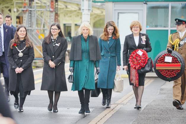 Queen Camilla attends Poppies to Paddington initiative Queen Camilla at Chippenham train station in Wiltshire, as part of the Great Western Railway Poppies to Paddington event to mark Armistice Day. Picture date: Tuesday November 11, 2025., Credit:Ben Birchall Avalon UK  Copyright: xBenxBirchallx xAvalonx 1051828422