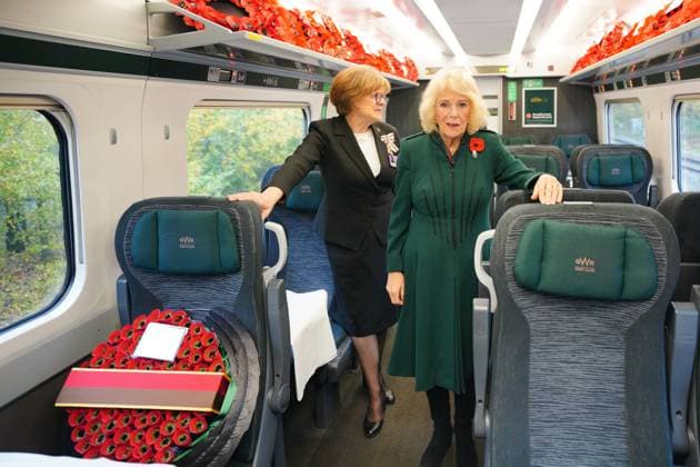Queen Camilla attends Poppies to Paddington initiative Queen Camilla travels by train from Chippenham in Wiltshire to London Paddington, as part of the Great Western Railway Poppies to Paddington event to mark Armistice Day. Picture date: Tuesday November 11, 2025., Credit:Ben Birchall Avalon UK  Copyright: xBenxBirchallx xAvalonx 1051828444