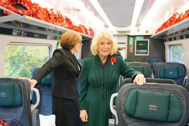 Queen Camilla attends Poppies to Paddington initiative in London, 11 November 2025 Queen Camilla travels by train from Chippenham in Wiltshire to London Paddington, as part of the Great Western Railway Poppies to Paddington event to mark Armistice Day. Picture date: Tuesday November 11, 2025., Credit:Ben Birchall Avalon London, United Kingdom  Copyright: xBenxBirchallx xAvalonx 1051829161