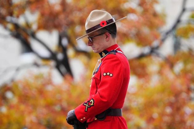 November 11, 2025, Ottawa, On, Canada: A member of the RCMP stands sentry during a Remembrance Day ceremony in Ottawa on Tuesday, Nov. 11, 2025. Ottawa Canada  - ZUMAc35_ 20251111_zaf_c35_025 Copyright: xSeanxKilpatrickx